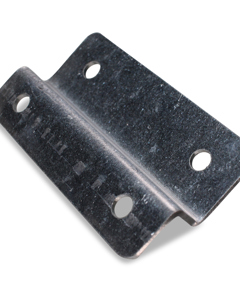 Connecting angle for cross member below nest Step V16